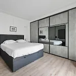 Veeve - A Sleek Soujourn