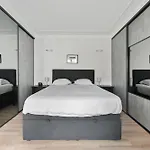 Veeve - A Sleek Soujourn