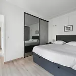 Veeve - A Sleek Soujourn