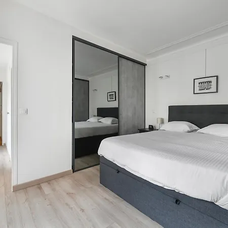 Veeve - A Sleek Soujourn * Parigi